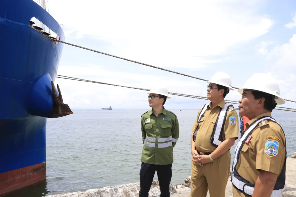 PERDANA : Gubernur dan Wagub Kalimantan Utara (Kaltara) Drs. H. Zainal A. Paliwang, SH., M.Hum - Dr Yansen TP, M.Si menghadiri Peresmian dan Sail Away perdana LNG PT. Kayan LNG Nusantara, Selasa (7/11).