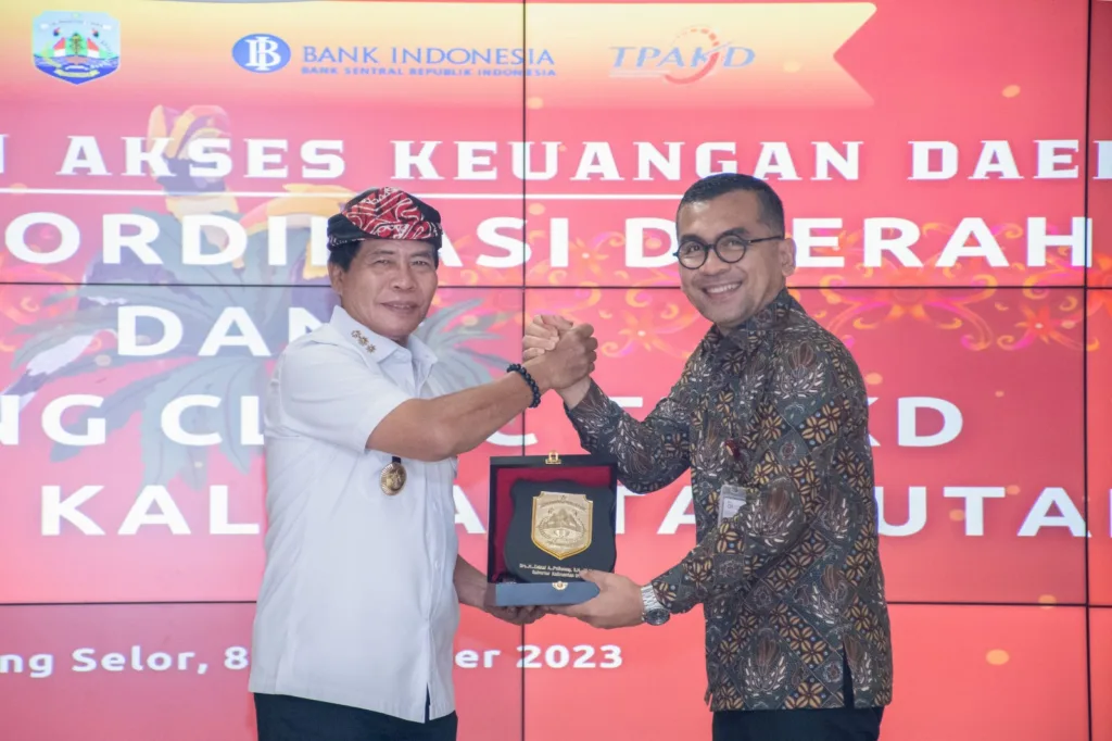 COACHING CLINIC : Gubernur Kaltara, Drs H Zainal A Paliwang SH. M.Hum berikan arahan terkait pembentukan TPAKD, Rabu (8/11).