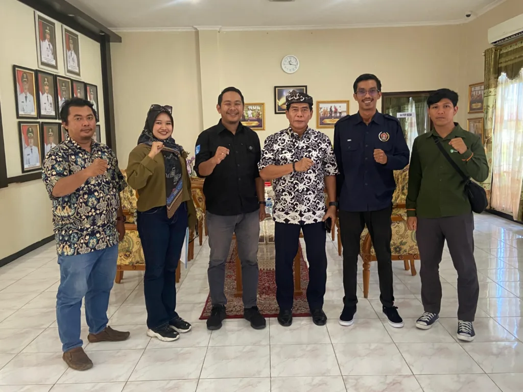 AUDENSI : Pengurus PWI Kaltara bersama para panitia Porwada PWI Kaltara saat audensi bersama Gubernur Kaltara pada Kamis, 16 November 2023.