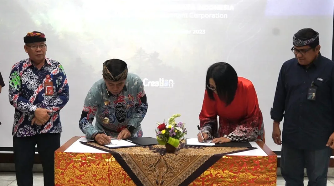 OPTIMISTIS : Gubernur Kaltara, Drs H Zainal A Paliwang SH, M.Hum menandatangani MoU dengan PT ITDC, Jumat (17/11).