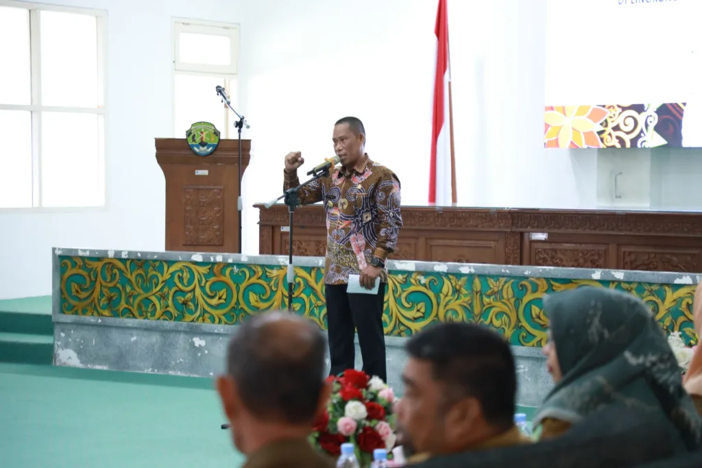 BERI ARAHAN: Bupati Bulungan Syarwani.S.Pd.M.Si saat membuka prosess seleksi pejabat pimpinan tinggi pratama di lingkung Pemkab Bulungan di Aula BKPSDM Bulungan, belum lama ini.