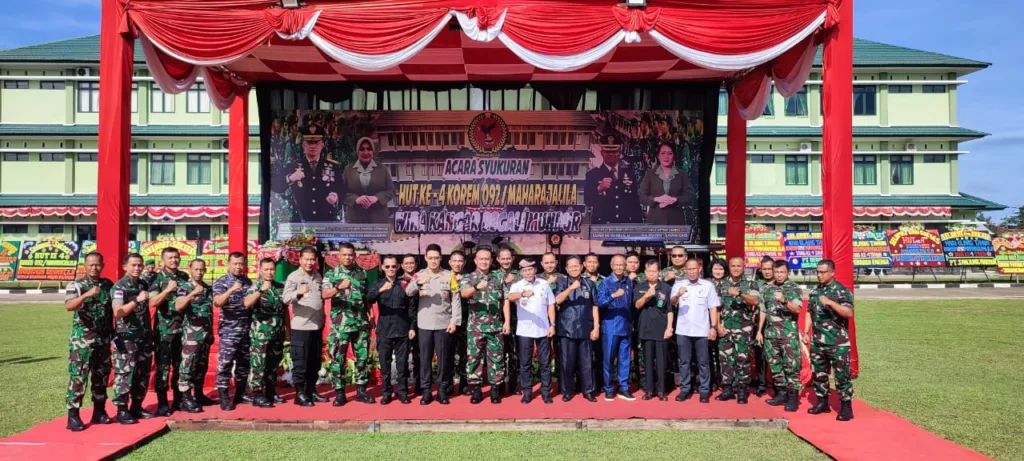 HARI JADI: Semua unsur pemerintah daerah, kepolisian tokoh masyarakat, tokoh agama dan semua unsur lainya turut hadir pada perayaan hari jadi Korem 092/Maharajalila ke 4 tahun. Rabu (6/12/2023)