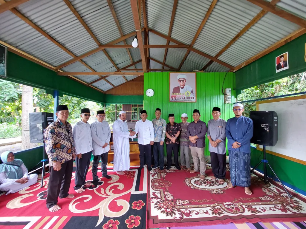 RESMIKAN PESANTREN: Bupati Bulungan saat meresmikan Pondok Pesantren Ribaatul Al-Khairat di Desa Antutan Tanjung Palas, Jumat (29/12/2023).