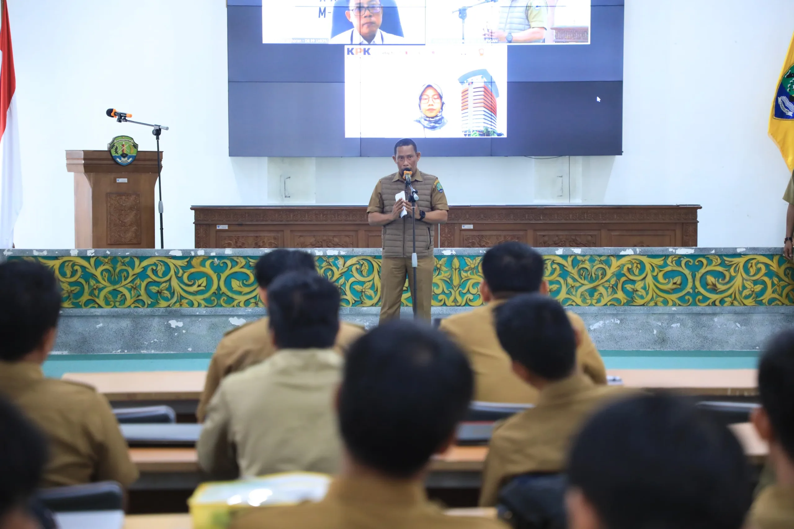 BERI ARAHAN: Bupati Bulungan saat membuka kegiatan sosialisasi Laporan Harta Kekayaan Penyelenggara Negara secara elektronik (e-LHKPN) di Aula BKSDM Bulungan, di Jalan Agatis Tanjung Selor, Senin (15/1/2024).