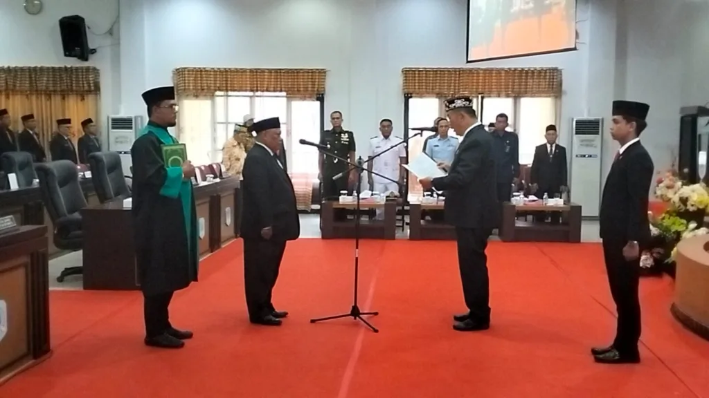 DILANTIK: Rakhmad Majid Gani resmi menggantikan posisi Kaheruddin Arief Hidayat sebaagai anggota DPRD Kaltara.