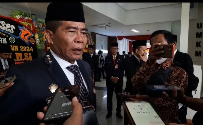 Gubernur Kaltara Drs.Zainal A Paliwang.,S.H.,M.Hum saat diwawancara awak media usai pelantikan Pj Wali Kota Tarakan beberapa waktu lalu.