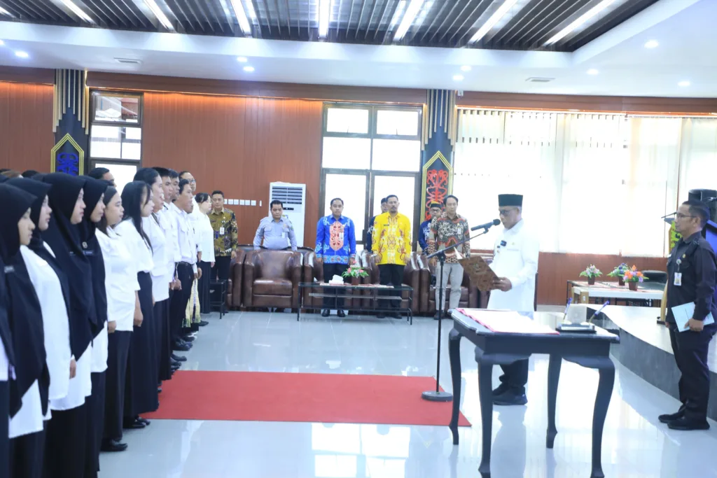 DILANTIK: Bupati melantik 270 orang yang terdiri dari guru, tenaga kesehatan dan teknis di ruang Tenguyun Kantor Bupati Bulungan