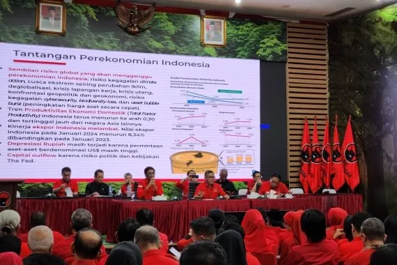Dewan Pengurus Pusat Partai Demokrasi Indonesia Perjuangan (DPP PDIP) menggelar rapat koordinasi nasional mengenai Pemilihan Kepala Daerah (Pilkada) 2024 di Kantor DPP PDIP, Jakarta Pusat, Senin (22/4). Foto: DPP PDIP