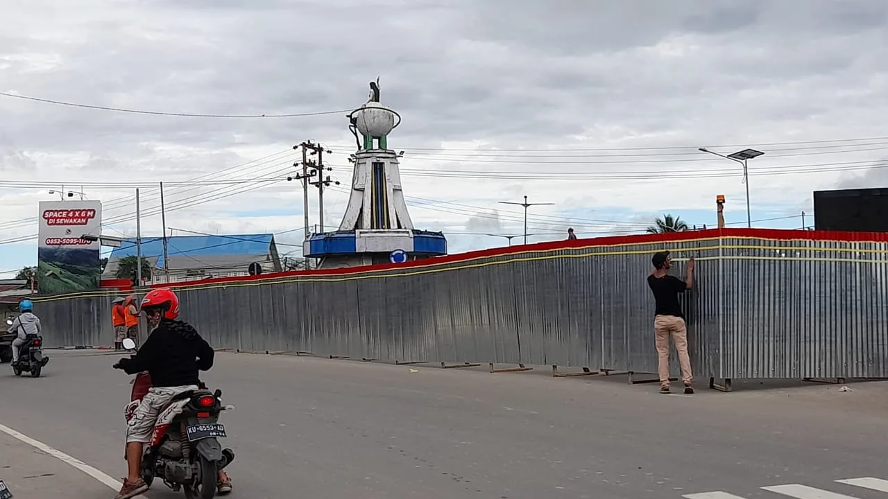 MULAI DIKERJAKAN; Proses revitalisasi Tugu Putri Lamlai Suri dengan meninggikan 24 meter serta penambahan ornamen yang nantinya semakin memperindah wajah kota Kabupaten Bulungan