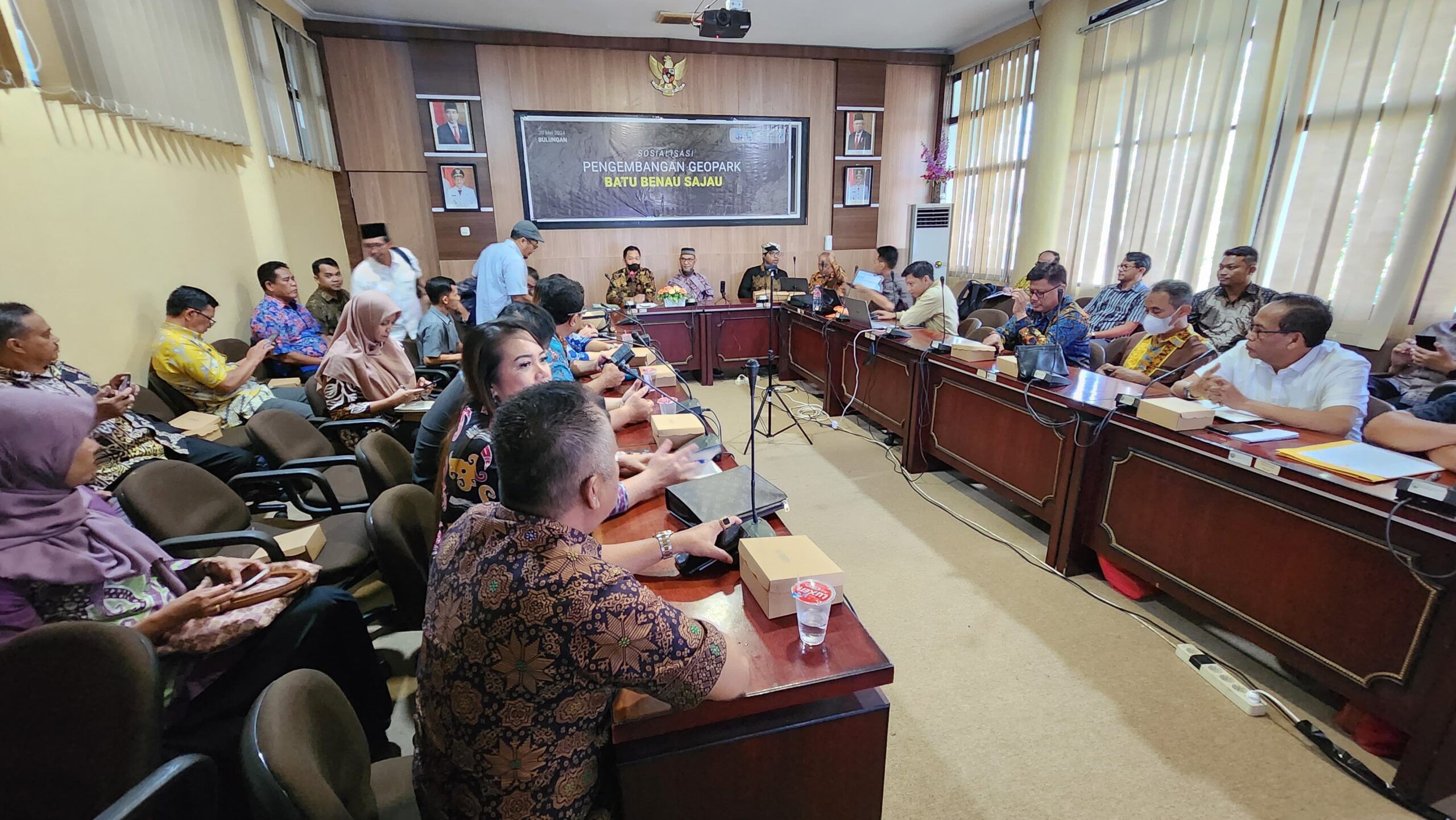 Kegiatan sosialisasi yang digelar di Meeting Room Bappeda Bulungan membahas terkait Geopark Batu Benau.