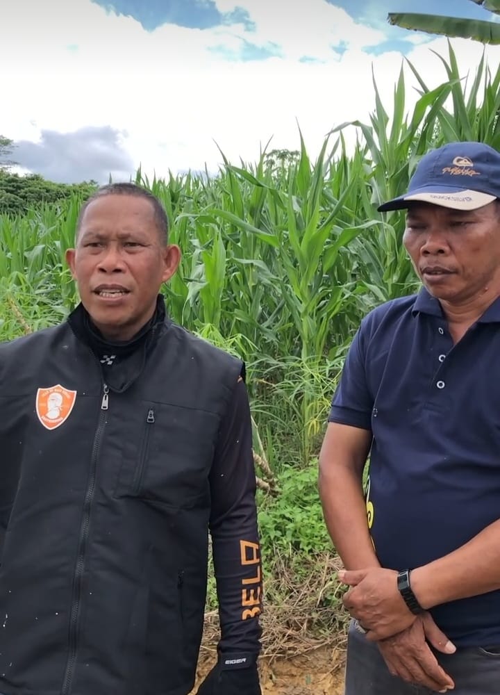 Bupati Bulungan, Syarwani bersama Kepala Desa Kelubir, Mardi