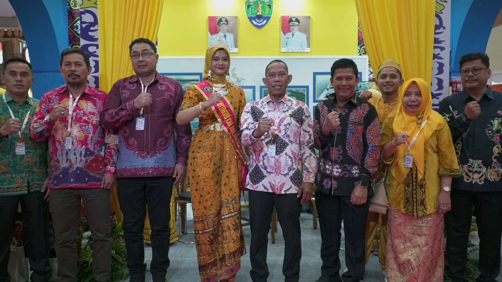 HADIRI APKASI: Bupati Bulungan Syarwani, S.Pd.M.Si didampingi pimpinan perangkat daerah saat mengunjungi stand Kabupaten Bulungan di acara APKASI ke 16 Tahun 2024 di Jakarta.