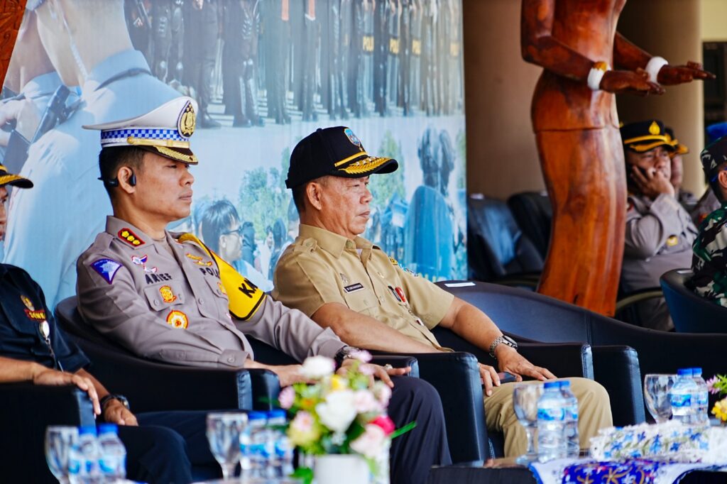 KETERTIBAN : Asisten Bidang Pemerintahan dan Kesejahteraan Rakyat, H. Datu Iqro Ramadhan, M.Si menghadiri Apel Gelar Pasukan yang digelar Polda Kaltara, Senin (15/7/2024).