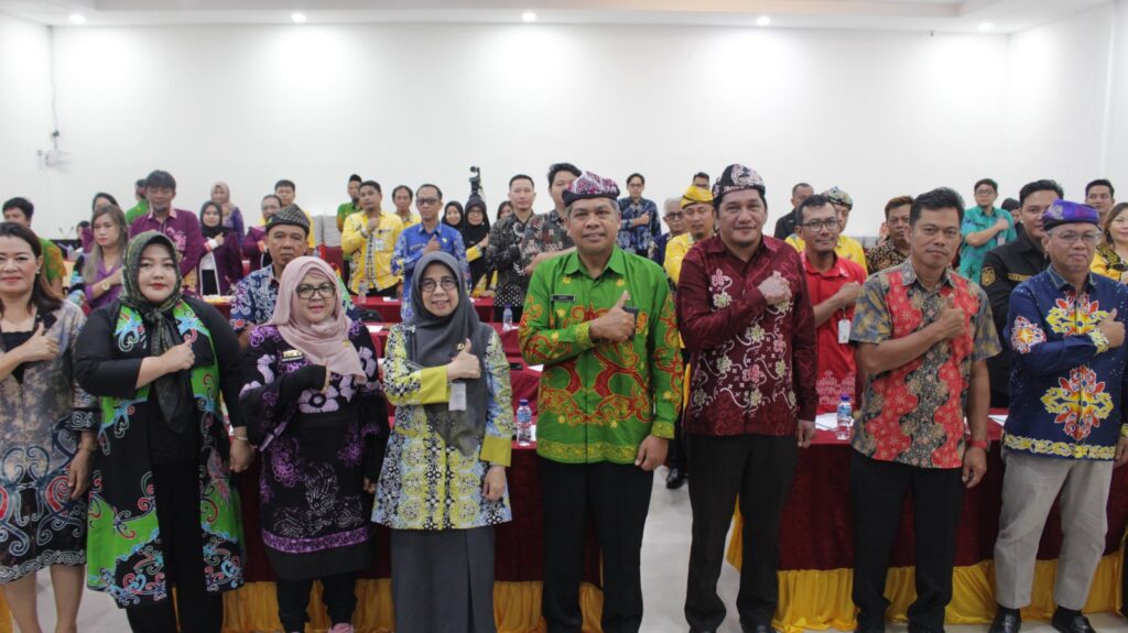 CAGAR BUDAYA : Staf AHli Bidang Ekonomi, Pembangunan dan Hubungan Antar Lembaga Setprov Kaltara, Ir Wahyuni Nuzband, M.AP membuka Rapat Koordinasi Fasilitasi Peningkatan Daya Saing WIlayah Berbasis Kawasan Strategis Nasional Provinsi Kaltara di Tarakan, Kamims (18/7/2024).
