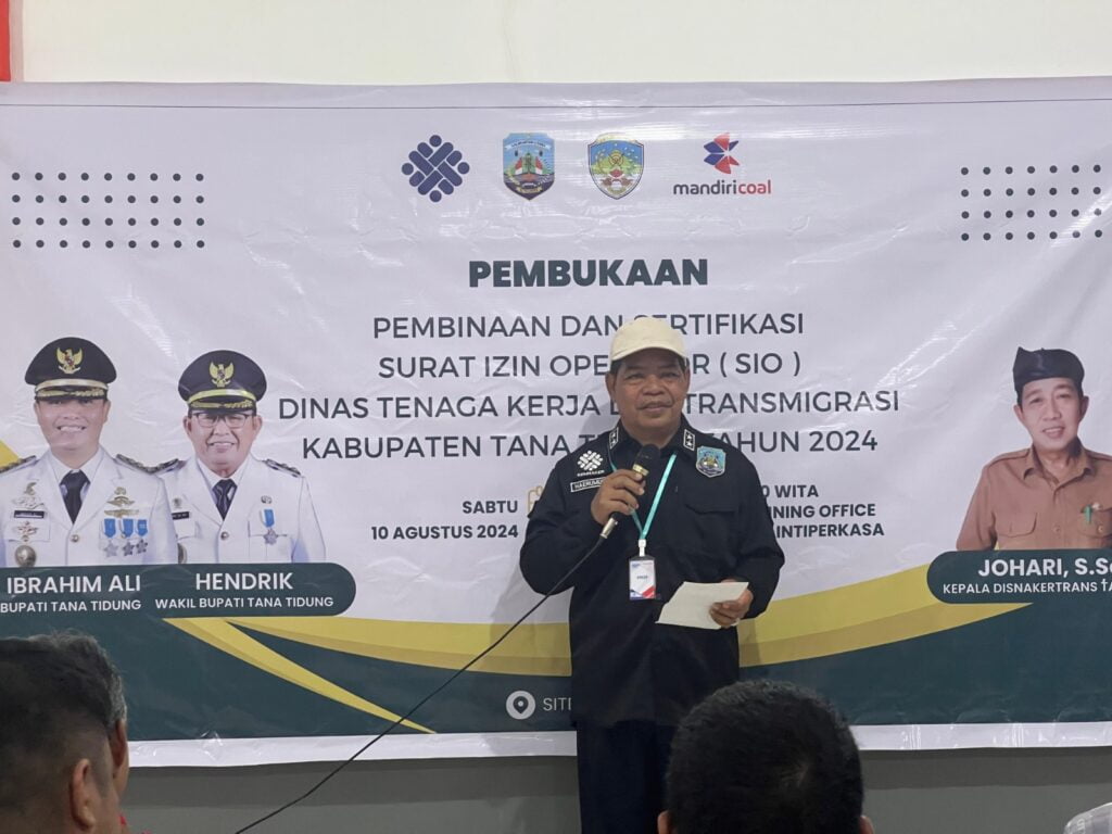 PEMBINAAN : Kepala Disnakertrans Kaltara, H. Haerumuddin, SH, M.AP membuka kegiatan Pembinaan dan Sertifikasi SIO di PT Mandiri Inti Perkasa, Sabtu (10/8).