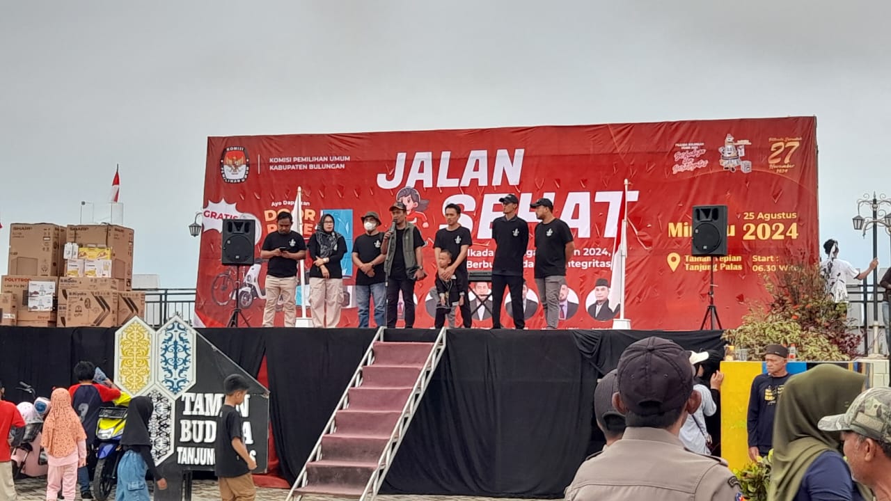 JALAN SEHAT: Gelaran jalan sehat KPU Bulungan berlangsung meriah diikuti ribuan peserta, bertempat di Taman Budaya Tepian Tanjung Palas, Minggu (26/8/2024).