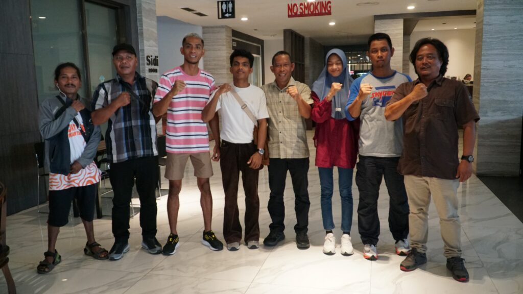 LEPAS ATLET: Bupati Bulungan, Syarwani, S.Pd.,M.Si saat melepas atlet Federasi Panjat Tebing Indonesia (FPTI) Provinsi Kalimantan Utara (Kaltara) yang akan bertanding di Pekan Olahraga Nasional (PON) XXI Tahun 2024 di Aceh – Sumatera Utara (Sumut), Sabtu (31/8/2024)