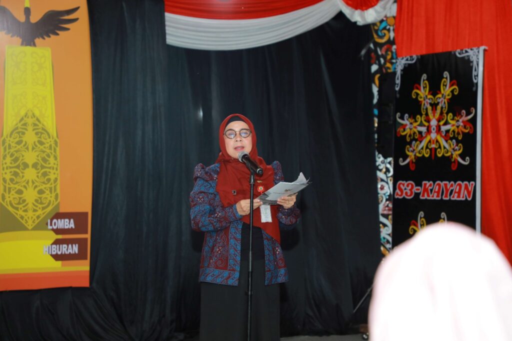 FESTIVAL UMKM : Staf Ahli bidang Ekonomi, Pembangunan dan Hubungan Antar Lembaga Setda Kaltara, Ir. Wahyuni Nuzband, M.A.P menghadiri Festival UMKM di Lapangan Agatis beberapa waktu lalu.