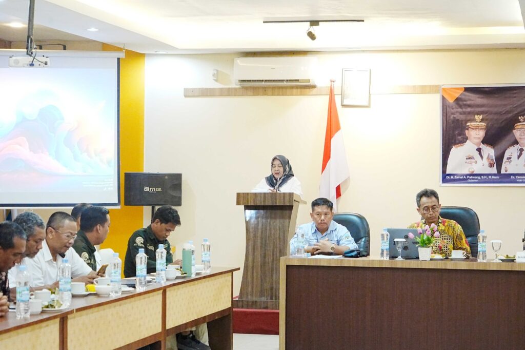 KEAMANAN DIGITAL : Sekretaris DKISP Kaltara, Hj Siti Asrida membuka Bimtek Penilaian Indeks Keamanan Informasi, Rabu (4/9).