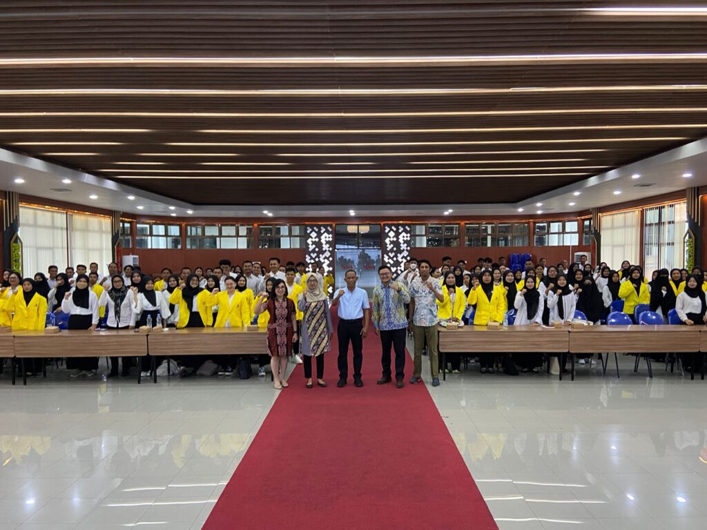 Bupati Bulungan Syarwani, S.Pd.M.Si saat membuka kegiatan Orientasi Studi Mahasiswa Baru (OSMB) dan Pelatihan Keterampilan Belajar Jarak Jauh (PKBJJ) Universitas Terbuka (UT) yang dilaksanakan di Ruang Tenguyun Kantor Bupati Bulungan Sabtu (7/9/2024).