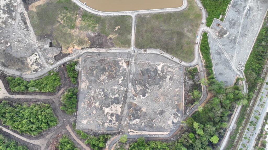 Tampak dari atas lokasi Musik Alam X Benuanta Fest 2k24 di Kawasan Kebun Raya Bundayati, Tanjung Selor yang mampu menampung pengujung hingga 80 ribu orang tiap malam.