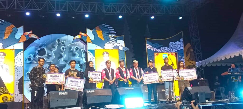 MERIAH: Gubernur Kalimantan Utara, Zainal Arifin Paliwang, menghadiri sekaligus menutup secara resmi rangkaian Musik Alam X Benuanta Fest 2k24 yang dihadiri penonton mencapai 44.027 orang