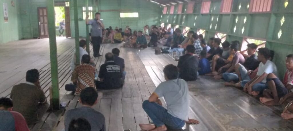 KAMPANYE: Calon Wakil Gubernur Ingkong Ala saat berkampanye di tengah masyarakat Sekatak, di Baloi Adat Desa Pentian, Desa Terindak, Desa Turung dan Balai Pertemuan Umum (BPU) desa Sekatak Buji.