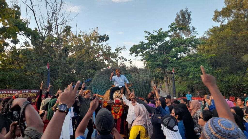 DISAMBUT HANGAT: Antusias masyarakat Bunyu menyambut kampanye pasangan Syarwani - Kilat (S1AP) bahkan sampai dibuatkan lagu khusus untuk bahan kampanye oleh masyarakat setempat.