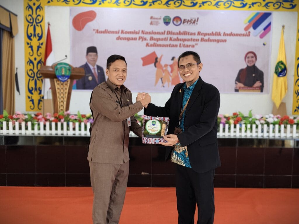 AUDIENSI: Sekretaris Daerah (Sekda) Kabupaten Bulungan, Risdianto, S.Pi.,M.Si menerima kunjungan Komisi Nasional Disabilitas (KND) Republik Indonesia yang dipimpin langsung oleh Wakil Ketua KND RI, Deka Kurniawan, di Aula Rumah Jabatan Bupati Bulungan.