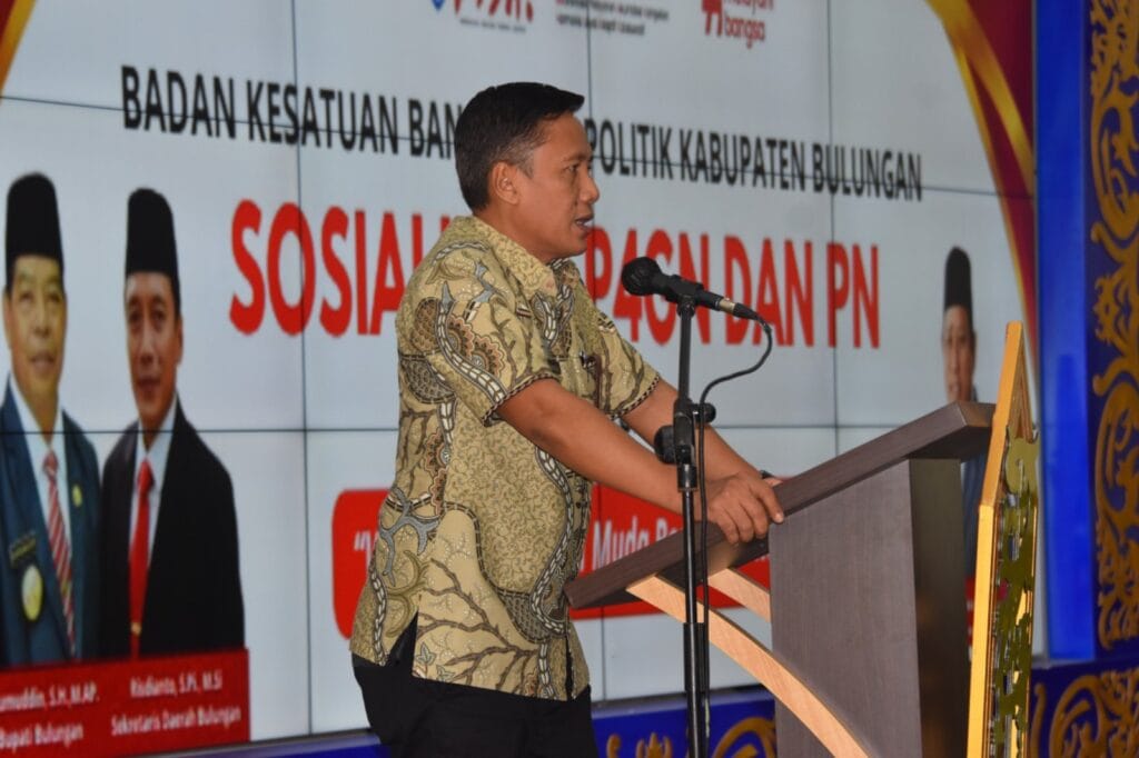 SOSIALISASI: Sekda Bulungan, Risdianto, S.Pi, M.Si saat membuka Sosialisasi Pencegahan dan Pemberantasan Penyalahgunaan dan Peredaran Gelap Narkotika dan Prekursor Narkotika (P4GN dan PN) di Ruang Tenguyun Lantai II Kantor Bupati pada Rabu (23/10).