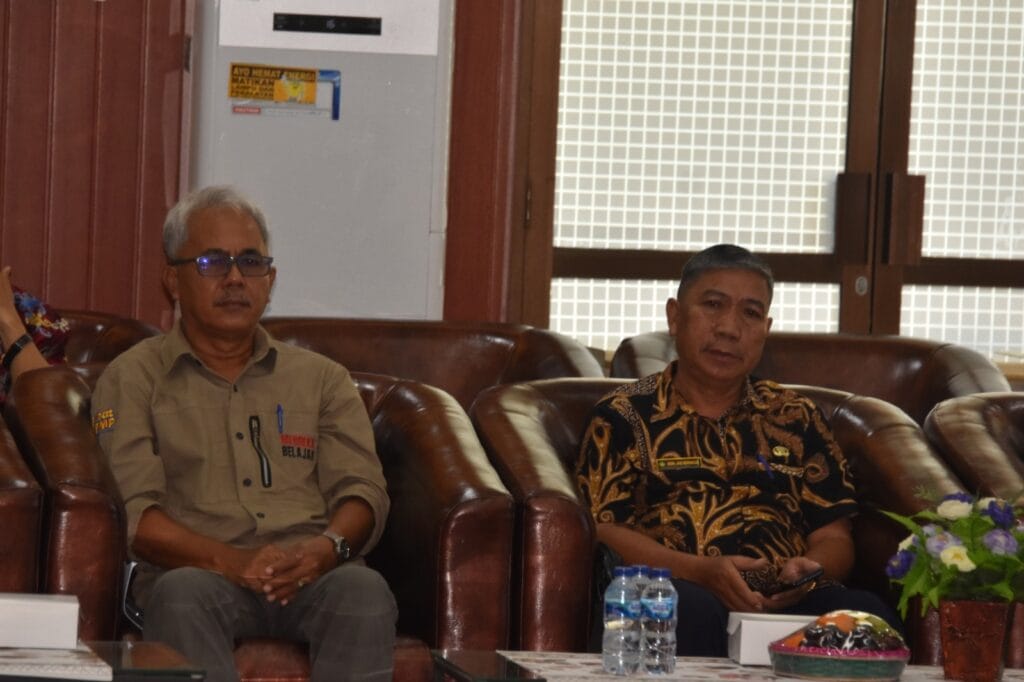 LOKAKARYA: Kepala Dinas Pendidikan dan Kebudayaan Bulungan, Drs Suparmin Setto saat membuka kegiatan Lokakarya ke 7 Panen Hasil Belajar dari Program Pendidikan Guru Penggerak Angkatan 10 Reguler di Ruang Tenguyun Lantai II Kantor Bupati pada, Minggu (27/10).