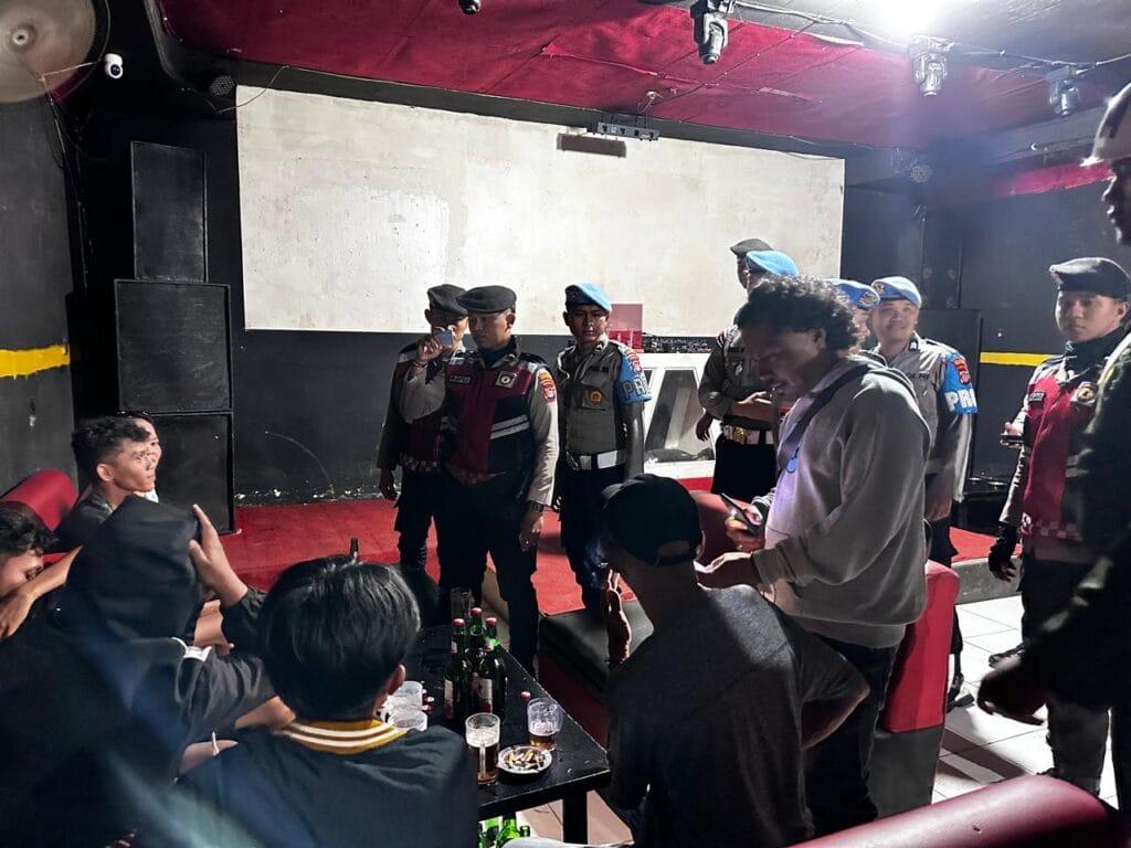 RAZIA THM: Polresta Bulungan bersama unsur TNI melakukan razia tempat hiburan malam mencegah peredaran narkoba.