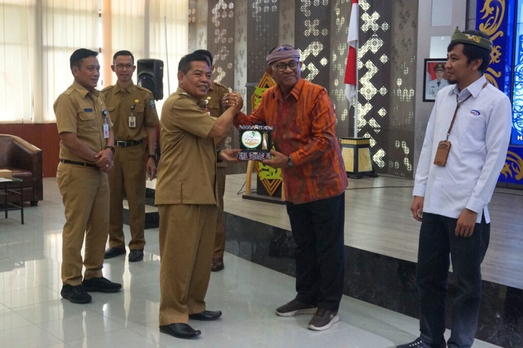 BUKA BIMTEK: Pjs Bupati Bulungan, H Haerumudin, SH, MAP membuka bimbingan teknis (Bimtek) peningkatan kompetensi Pengguna Anggaran/Kuasa Pengguna Anggaran (PA/KPA), Pejabat Pembuat Komitmen (PPKom) dan Pejabat Pelaksana Teknis Kegiatan (PPTK) di Ruang Tenguyun Lantai II Kantor Bupati pada Senin (4/10).