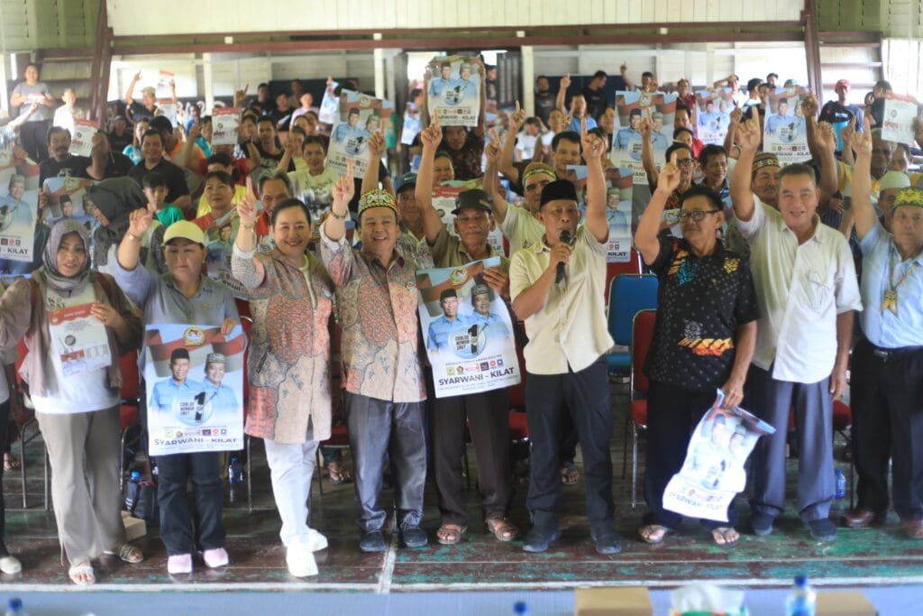BERI DUKUNGAN: Selama 2 hari Calon Bupati dan Wakil Bupati Bulungan nomor urut 1 Syarwani-Kilat (S1AP) mendatangi hampir seluruh desa di Hulu Sungai Kayan, sambutan antusias serta dukungan mengalir ke Paslon yang berkomitmen menjadikan Bulungan berdaulat, unggul berkelanjutan terssebut.