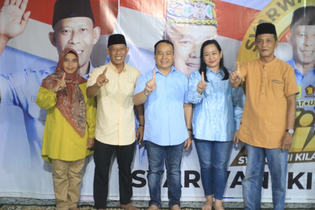 Calon Bupati Petahana Syarwani bersama Kilat, istri dan juga ketua tim pemanangan Paslon SiAP Muhammad Isnaini.