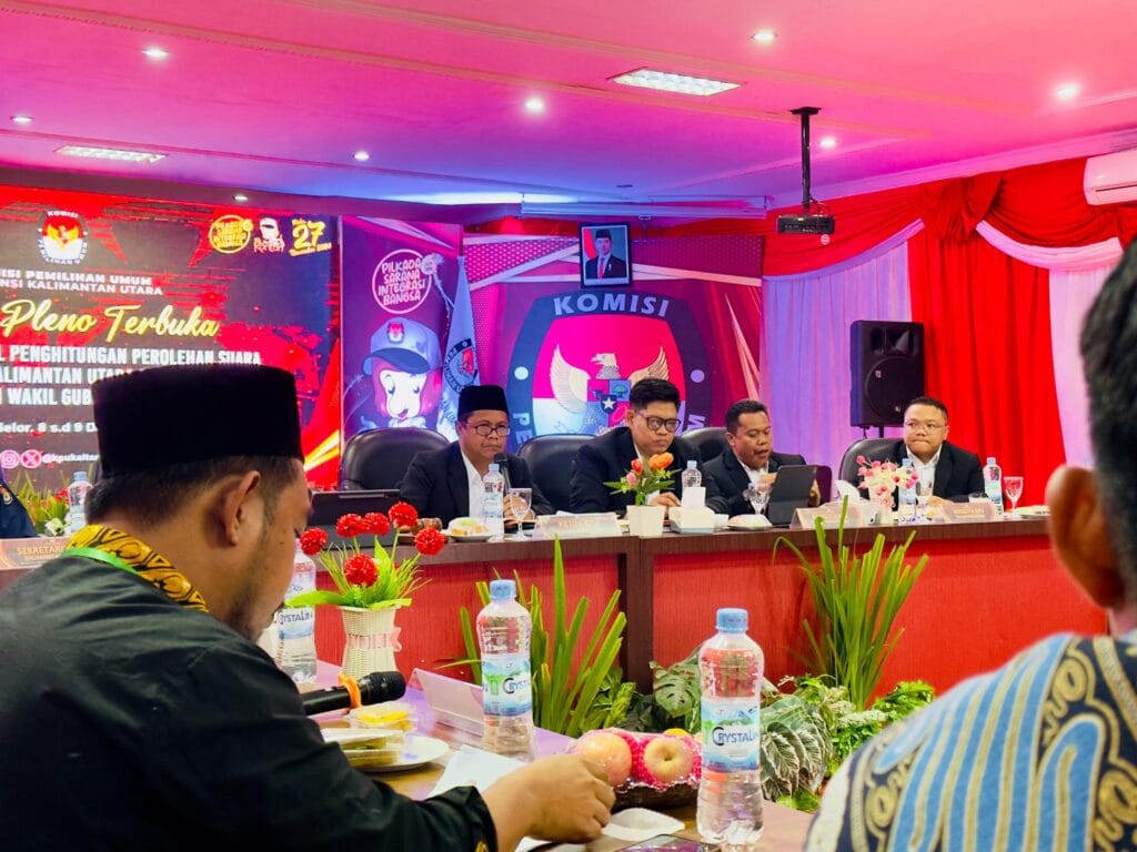 RAPAT PLENO: Komisi Pemilihan Umum (KPU) Provinsi Kalimantan Utara (Kaltara) melaksanakan rapat pleno terbuka rekapitulasi hasil perhitungan perolehan suara tingkat Provinsi Kaltara dalam Pemilihan Gubernur dan WakilGubernur Kaltara tahun 2024, Minggu (8/12/24) Foto: IST KPU Katara