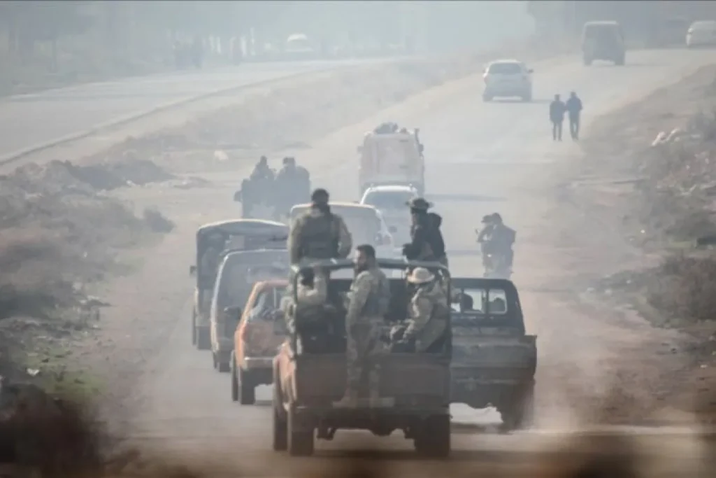 Kelompok bersenjata anti-rezim Bashar Al-Assad dilaporkan mulai memasuki Damaskus dari sisi selatan ibu kota Suriah pada Sabtu (7/12/2024). Kelompok itu memasuki wilayah Damaskus tengah seiring keberhasilan mereka merebut pusat kota Quneitra di barat daya Suriah, demikian menurut sumber setempat. /ANTARA/Anadolu/py (Anadolu)