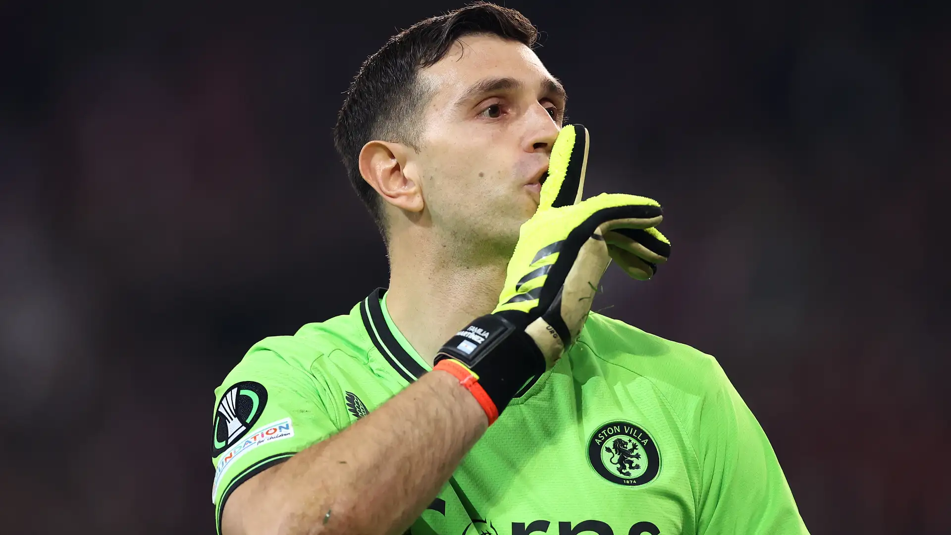 KIPER TERBAIK: Emiliano Martinez terpilih meraih penghargaan kiper pria terbaik FIFA 2024 yang diberikan dalam acara The Best FIFA Award 2024 di Doha pada Rabu dini hari WIB., Foto:Int