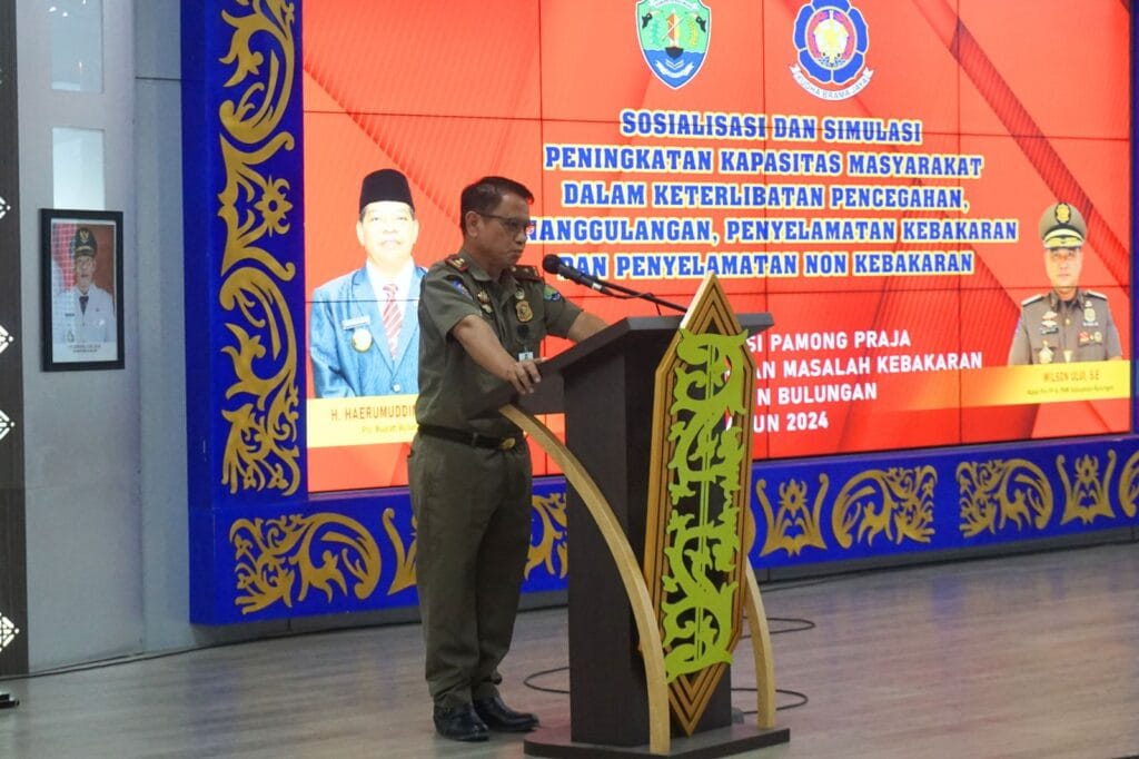 PELATIHAN: Kasatpol.PP dan PMK Bulungan Wilson Alui, S.E membuka sosialisasi dan pelatihan pencegahan, penanggulangan, penyelamatan kebakaran dan non kebakaran di Ruang Tenguyun Lantai II Kantor Bupati pada Rabu (20/11).