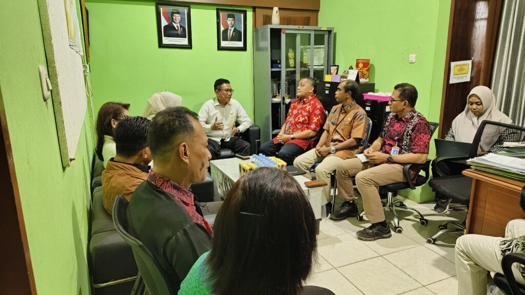 WAKIL RAKYAT : Pertemuan antara Komisi III DPRD Kaltara dengan perwakilan Dishut Kaltara dan KPH Tarakan di ruang kerja Kepala UPTD KPH Kota Tarakan, Kamis (5/12) siang.