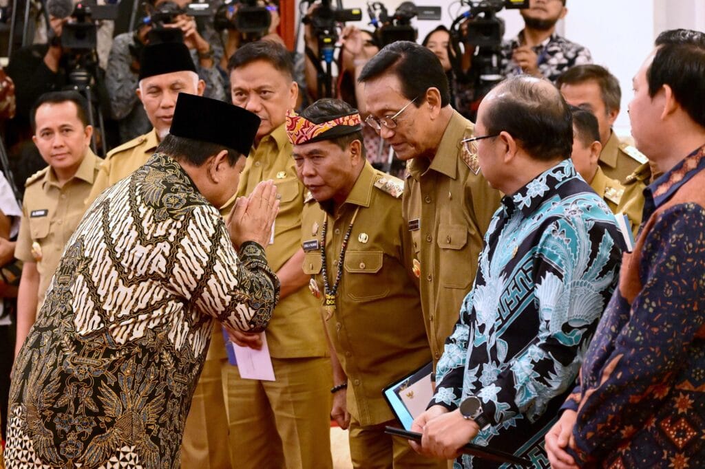 TERIMA DIPA: Gubernur Kalimantan Utara (Kaltara), Dr. H. Zainal A. Paliwang, S.H., M.Hum., hadir langsung menerima DIPA dan Buku Daftar Alokasi TKD tahun 2025 bertempat di Istana Negara, Selasa (10/12) sore.
