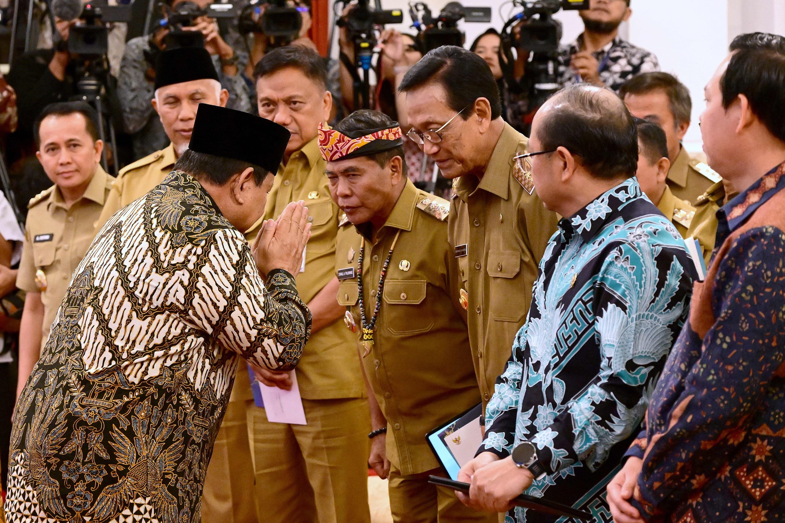 TERIMA DIPA: Gubernur Kalimantan Utara (Kaltara), Dr. H. Zainal A. Paliwang, S.H., M.Hum., hadir langsung menerima DIPA dan Buku Daftar Alokasi TKD tahun 2025 bertempat di Istana Negara, Selasa (10/12) sore.