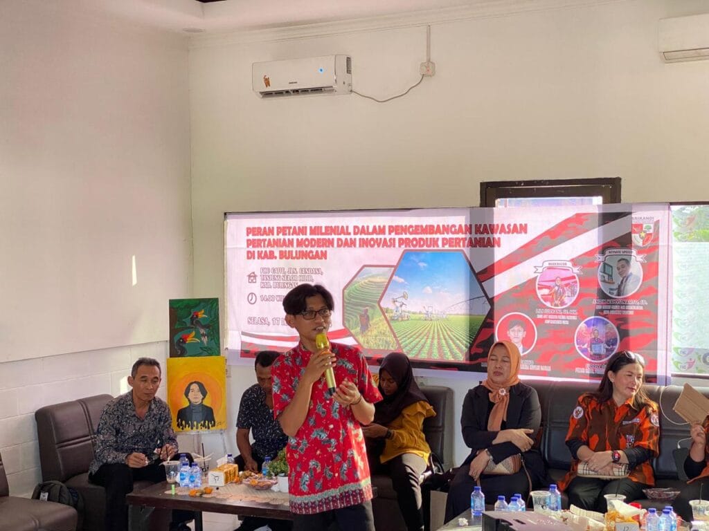 BERI ARAHAN: Kepala Bidang (Kabid) Tanaman Pangan dan Hortikultura Disperta Bulungan, Andik Wahyunarto saat memberi arahan agar generasi Z melihat peluang di bidang pertanian di Bulungan.