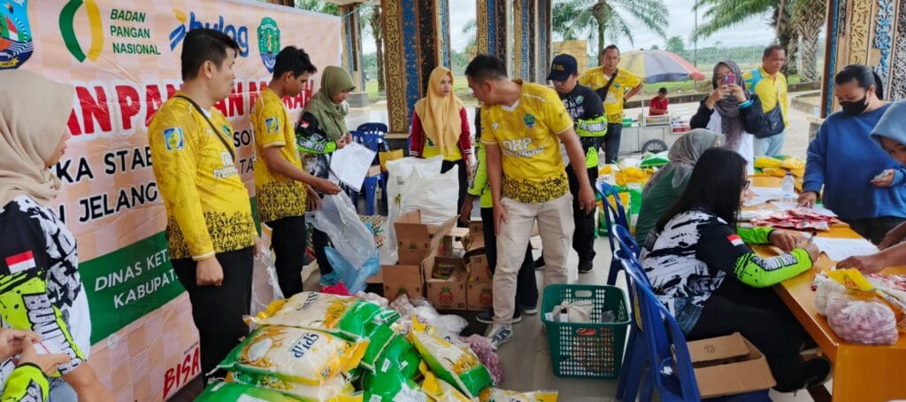 OPERASI PASAR: DKUKMPP Bulungan melakukan operasi pasar murah di beberapa titik di Bulungan guna menjaga stabilitas harga kebutuhan pokok penting jelang akhir tahun.