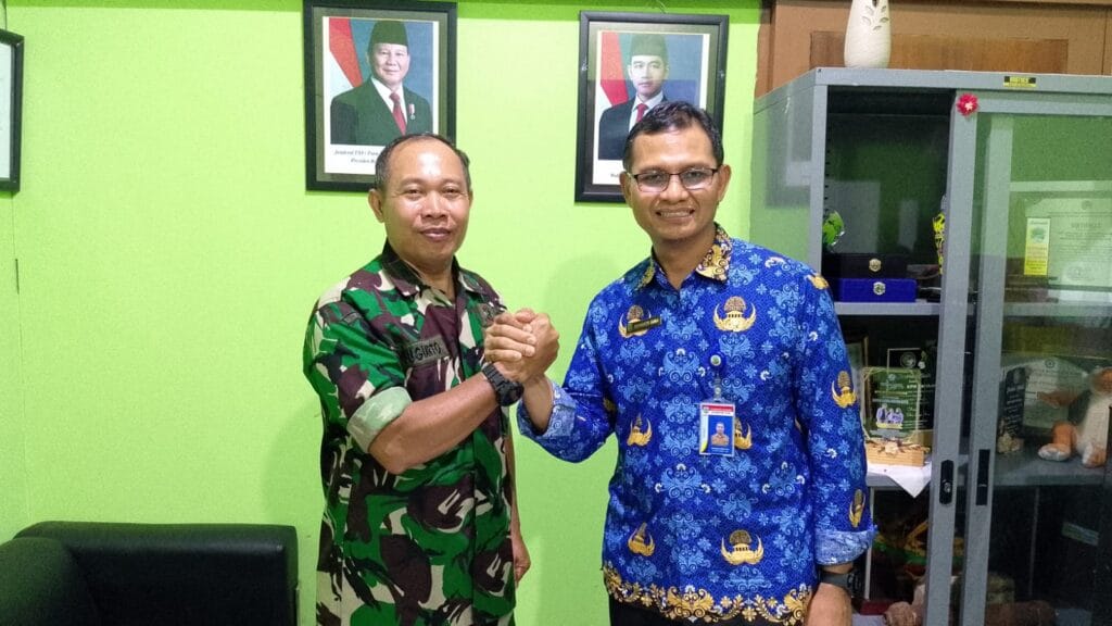 DUKUNGAN : Kepala UPTD KPH Kota Tarakan, Ridwanto Suma saat menerima kunjungan dari Kabenglap VI/1-2 Tarakan, Mayor Cpl Sugiarto, baru-baru ini
