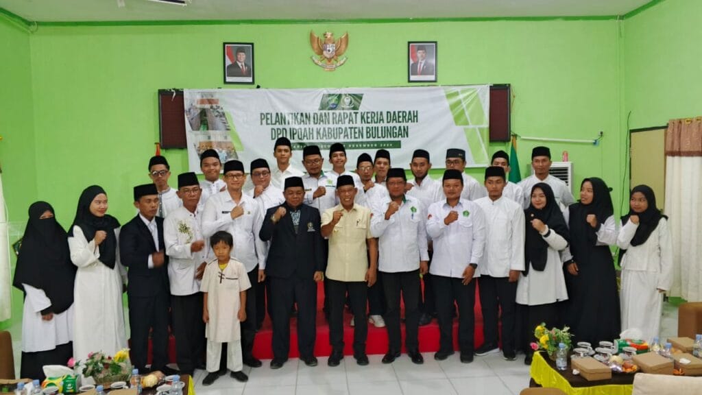 Bupati Bulungan, Syarwani, S.Pd.,M.Si menghadiri pelantikan dan rapat kerja daerah DPD Ikatan Persaudaraan Qari’ah dan Hafidz-hafidzah (IPQAH) Kabupaten Bulungan masa bakti 2024 – 2029 bertempat di ruang serbaguna komplek Kantor Kementerian Agama (Kemenag) Kabupaten Bulungan, Senin (30/12/24).