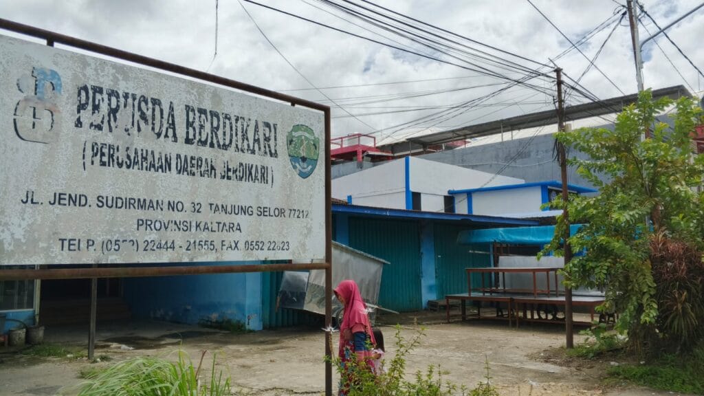 KANTOR PERUSDA: Bupati mendorong Perusda Berdikari melihat potensi bisnis yang dapat dikerjakan dalam upaya meningkatkan Pendapatan Asli Daerah (PAD). Foto:Tanjungnews.com