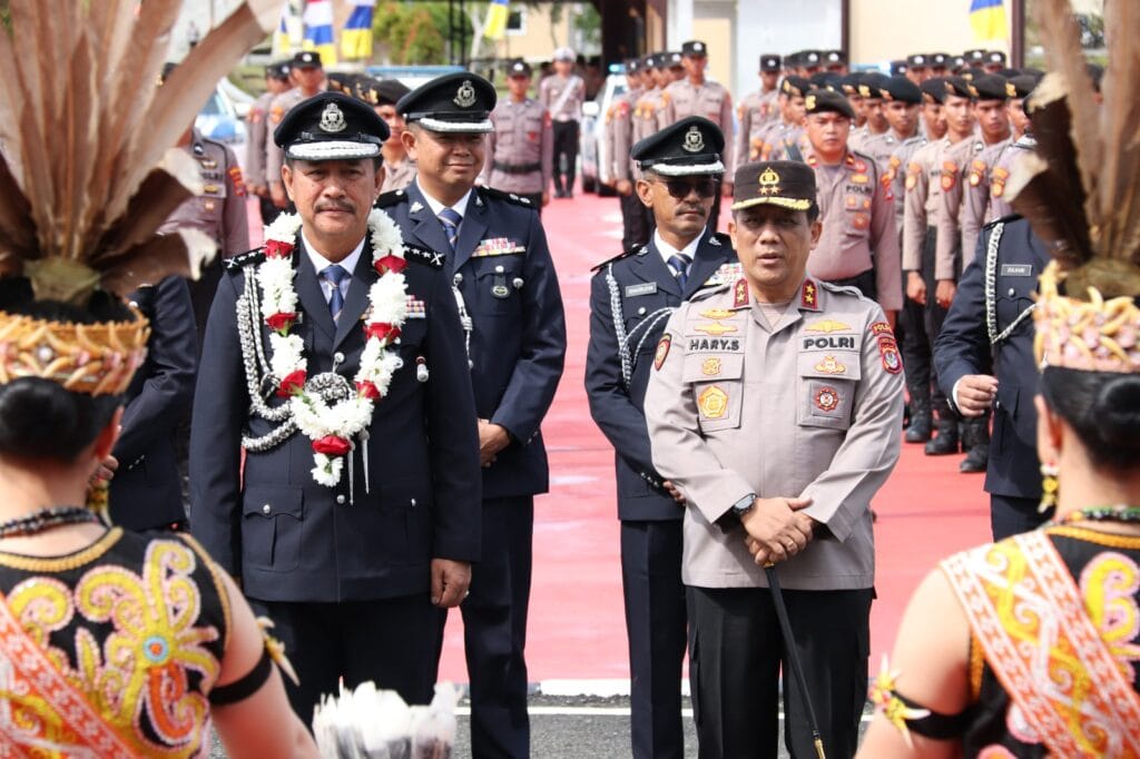 DISAMBUT HANGAT: Kepolisian Daerah Provinsi Kalimantan Utara (Polda Kaltara) mendapat kunjungan kehormatan dari Delegasi Polis Diraja Malaysia (PDRM) -Sabah, Senin (24/02/2025).