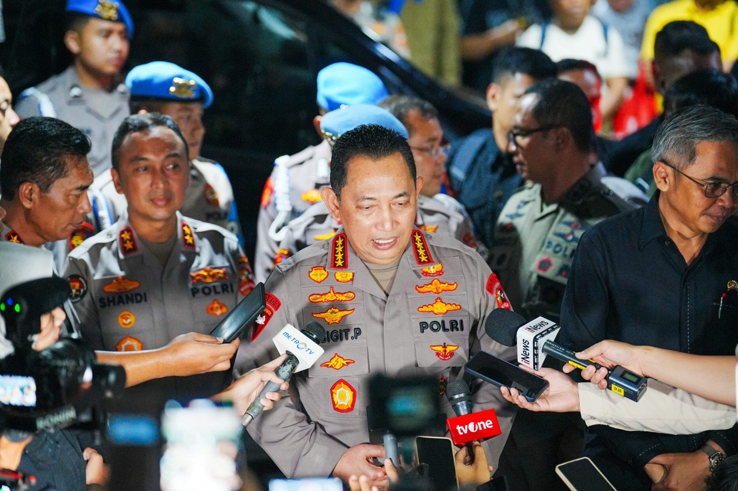 KONFERENSI PERS: Kapolri Jenderal Pol. Listyo Sigit Prabowo menegaskan bahwa solidaritas antara TNI dan Polri tetap terjaga meskipun terjadi insiden penyerangan di Mapolres Tarakan oleh sejumlah prajurit TNI.