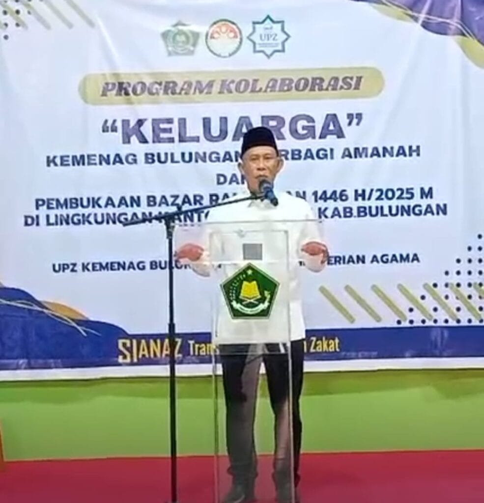 Bupati Bulungan, Syarwani S,Pd.M.Si saat menghadiri kegiatan program kolaborasi “keluarga” Kementerian Agama (Kemenag) Kabupaten Bulungan berbagi amanah, yang juga dirangkai kegiatan bazar Ramadan di Halaman Kantor Kemenag Bulungan, pada Rabu (5/3/2025).